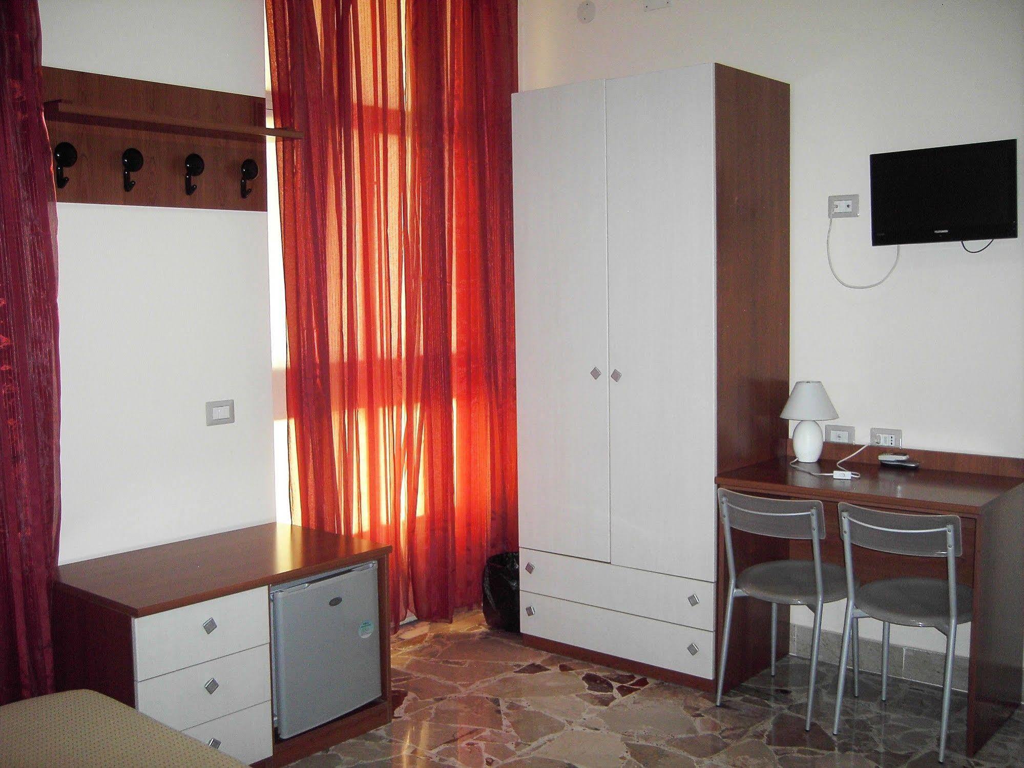 Etna Inn Motta SantʼAnastasia Екстериор снимка