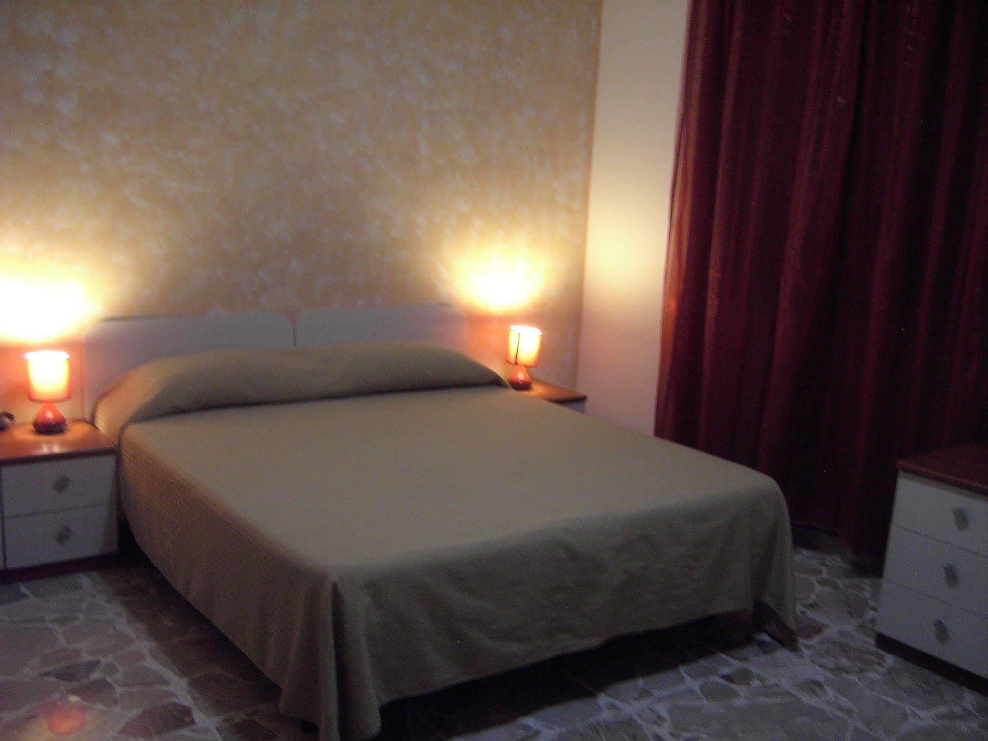 Etna Inn Motta SantʼAnastasia Екстериор снимка