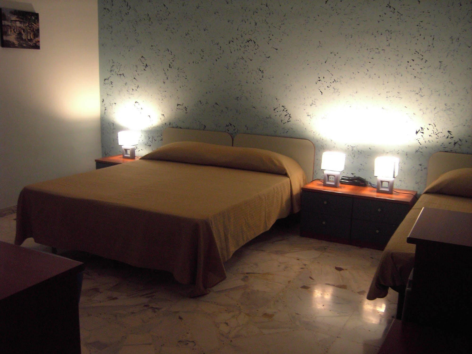 Etna Inn Motta SantʼAnastasia Екстериор снимка