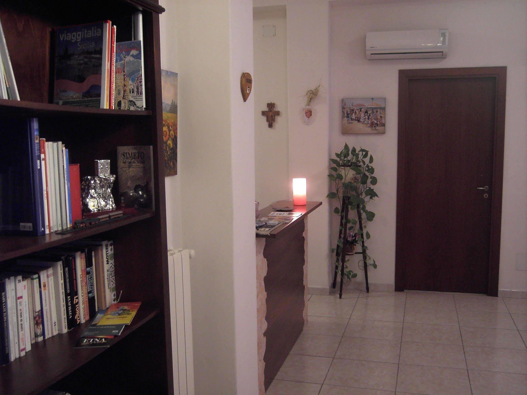 Etna Inn Motta SantʼAnastasia Екстериор снимка